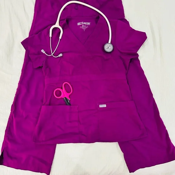 Grey's Anatomy Magenta Scrubs Set - Picture 3 of 9